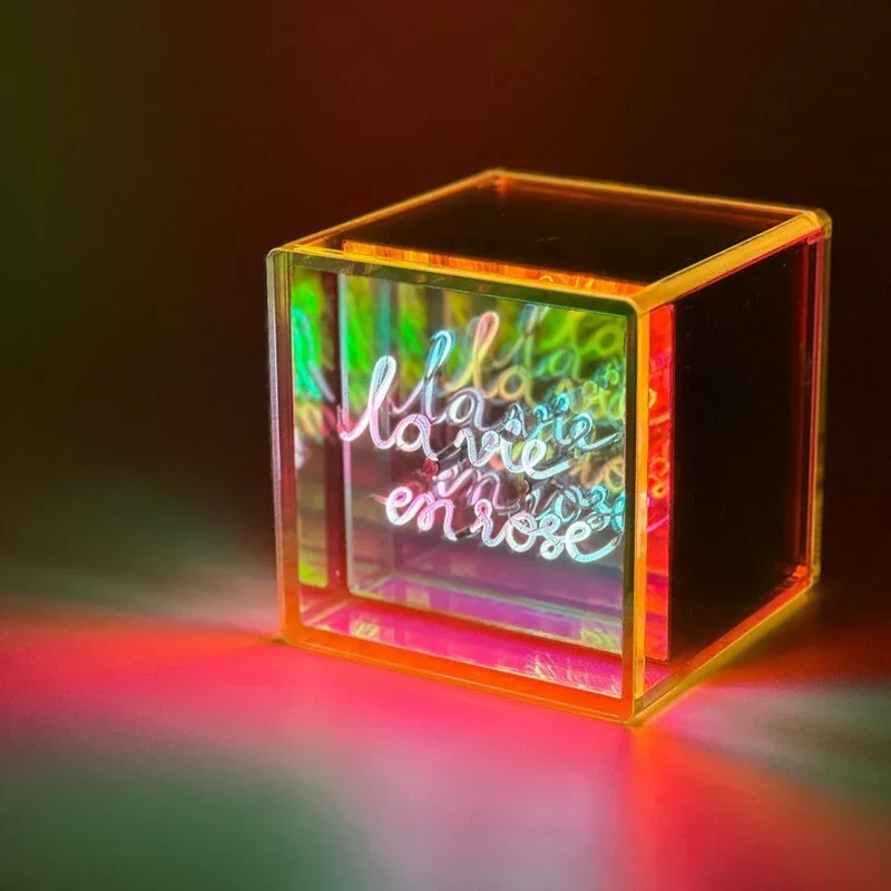 Cube lumineux sans fil "LA VIE EN ROSE" - Message In The Box