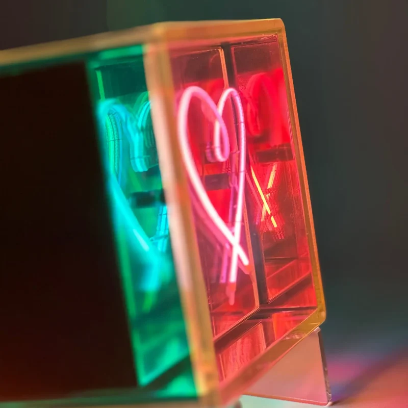 Cube lumineux sans fil "HEART" - Message In The Box