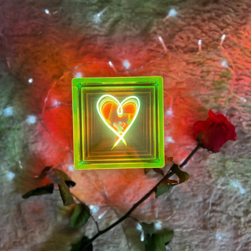 Cube lumineux sans fil "HEART" - Message In The Box