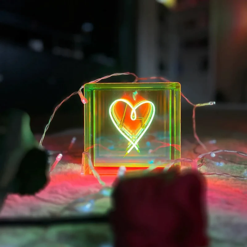 Cube lumineux sans fil "HEART" - Message In The Box