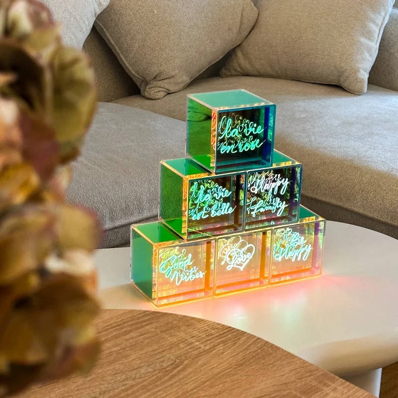Cube lumineux sans fil "HAPPY FAMILY" - Message In The Box