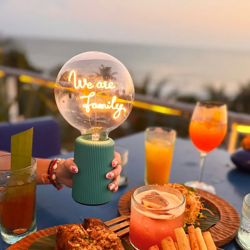 Ampoule décorative LED sans Fil "We are Family" - Message In The Bulb
