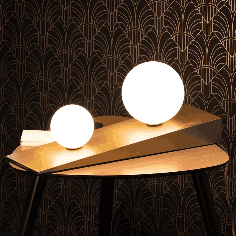 Lampe de table Lindsay dorée – Double globes blancs, design élégant et lumineux
