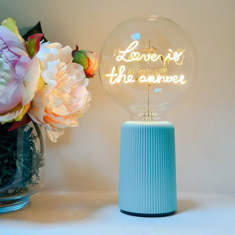 Ampoule décorative LED sans fil "LOVE IS THE ANSWER" - Message In The Bulb