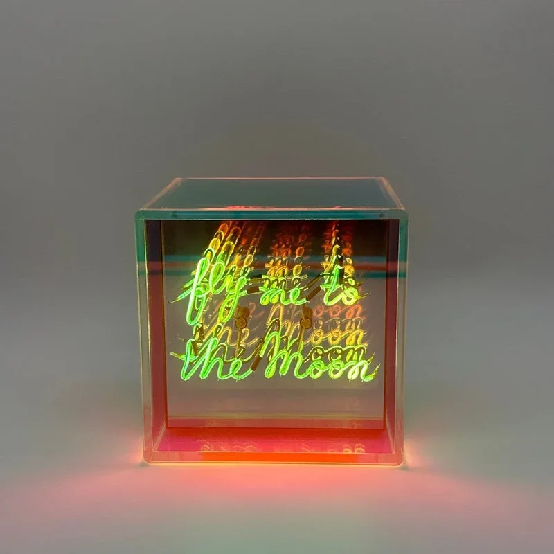 Cube lumineux sans fil "FLY ME TO THE MOON" - Message in the Box