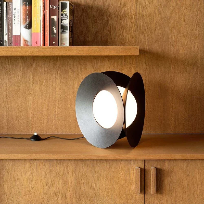 DCWéditions Armen LED Tischleuchte Matt-Schwarz