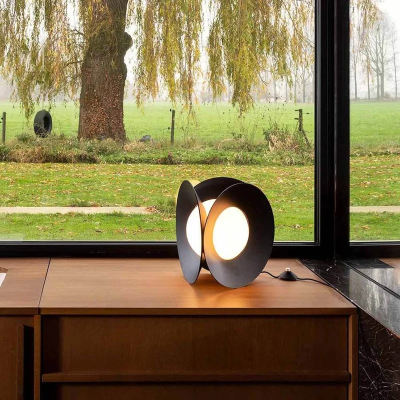 DCWéditions Armen LED Tischleuchte Matt-Schwarz