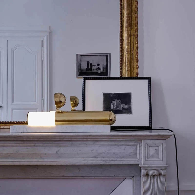 DCWéditions ISP LED Tischleuchte Marmor Messing