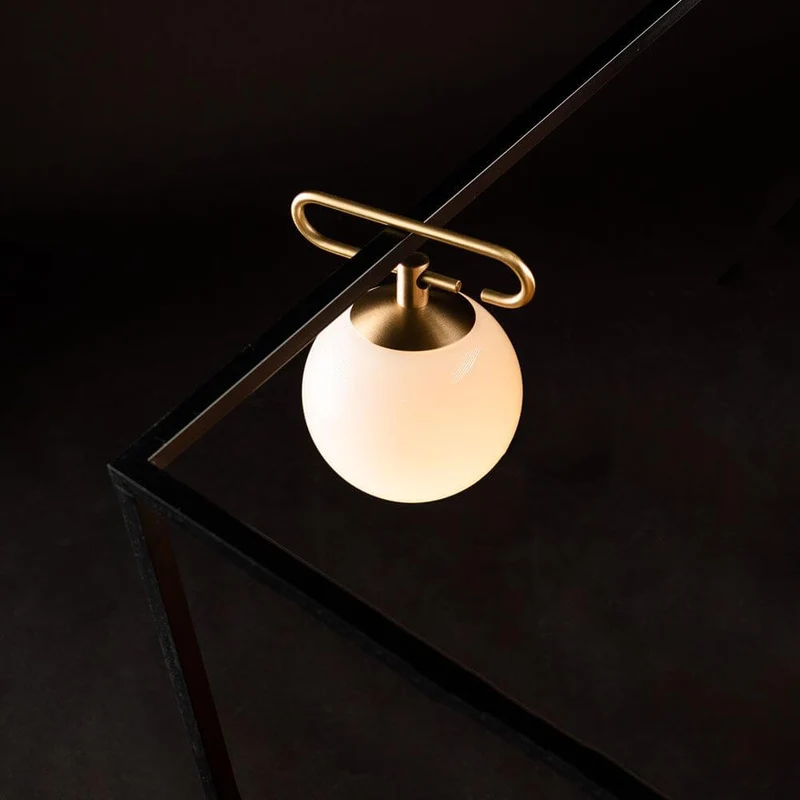 Artemide NH 1217 Tischlampe