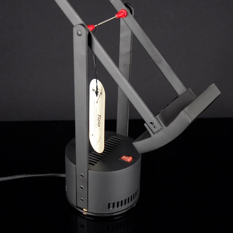 Artemide Tizio 50 LED Schreibtischlampe Schwarz