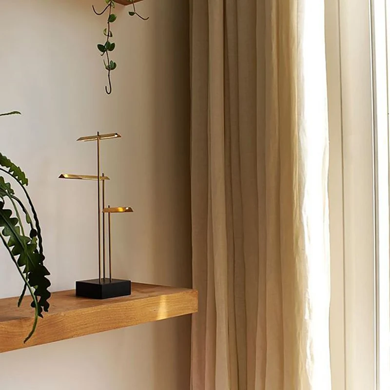 DCWéditions Knokke LED Akku Tischleuchte schwarz Gold