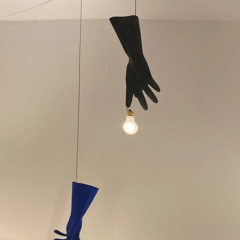 Ingo Maurer LED Hängeleuchte Black Luzy Handschuh