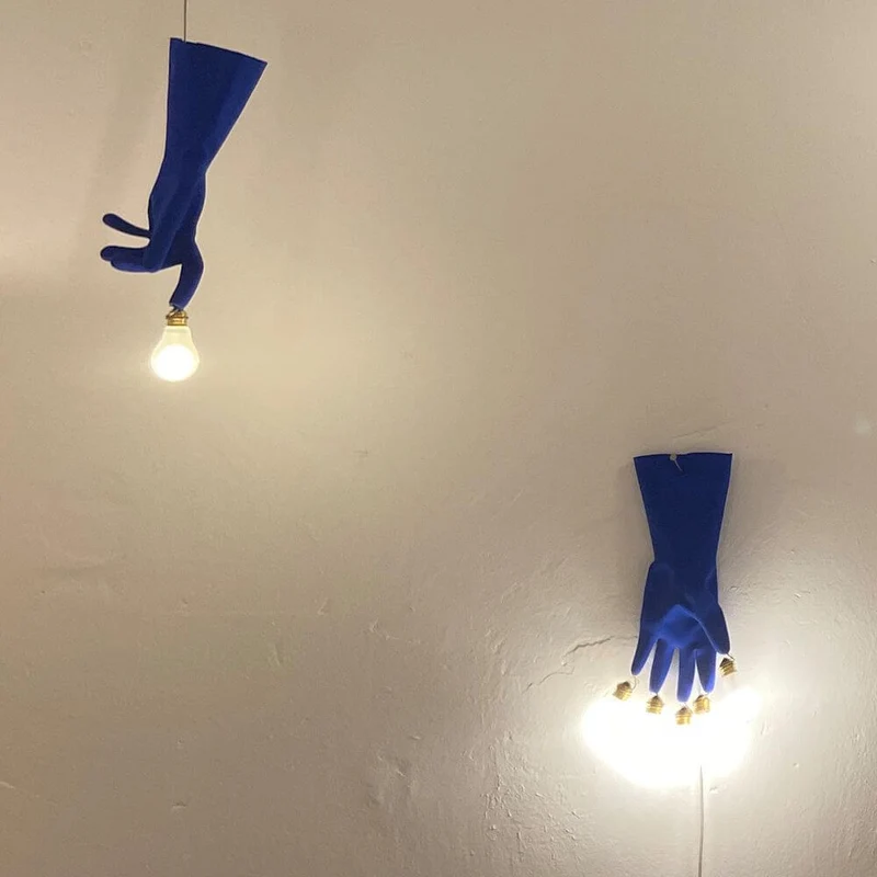 Ingo Maurer LED Pendellampe Blue Luzy Gummihandschuh