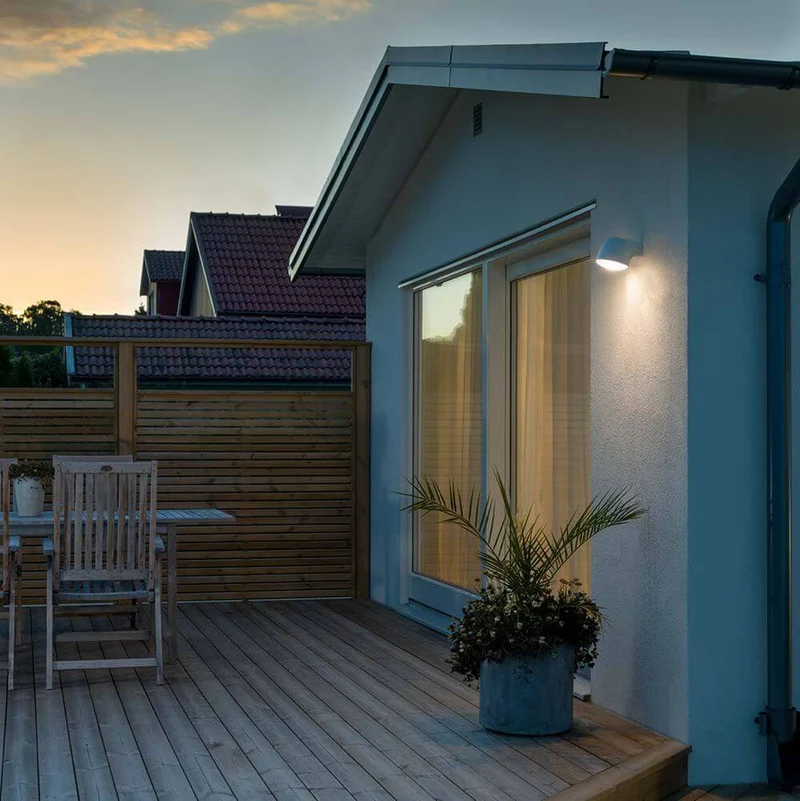 Ferrera LED Außen-Wandleuchte Weiß, gefrostetes Glas