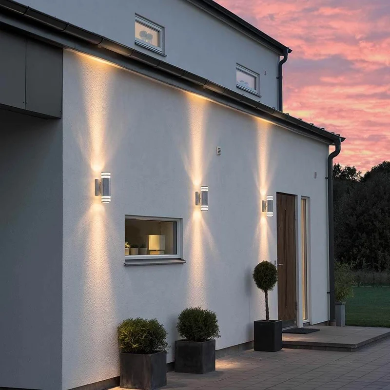 Modena Außenwandlampe mit Lichtkegel galvanisierter Stahl