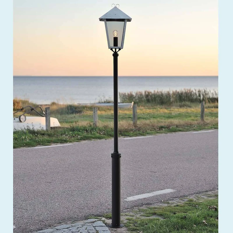 Benu Standleuchte galvanisierter Stahl, rauchfarbenes Acrylglas