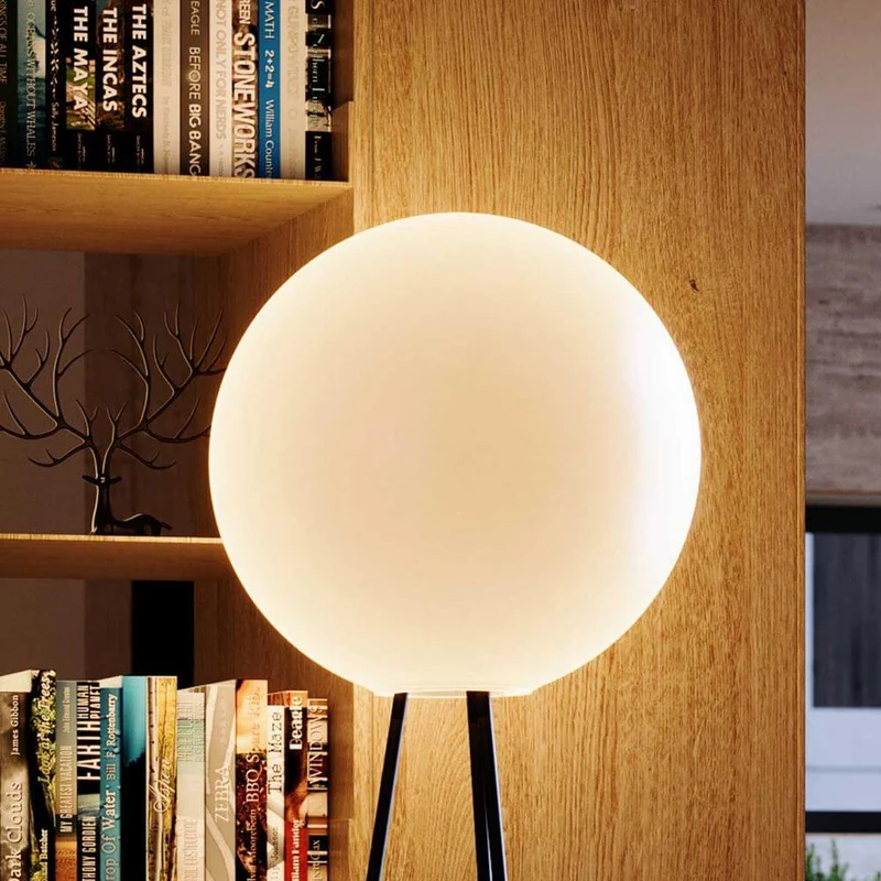 s.luce Dreibein-Stehleuchte Orb Tripod 160cm mit Glaskugel