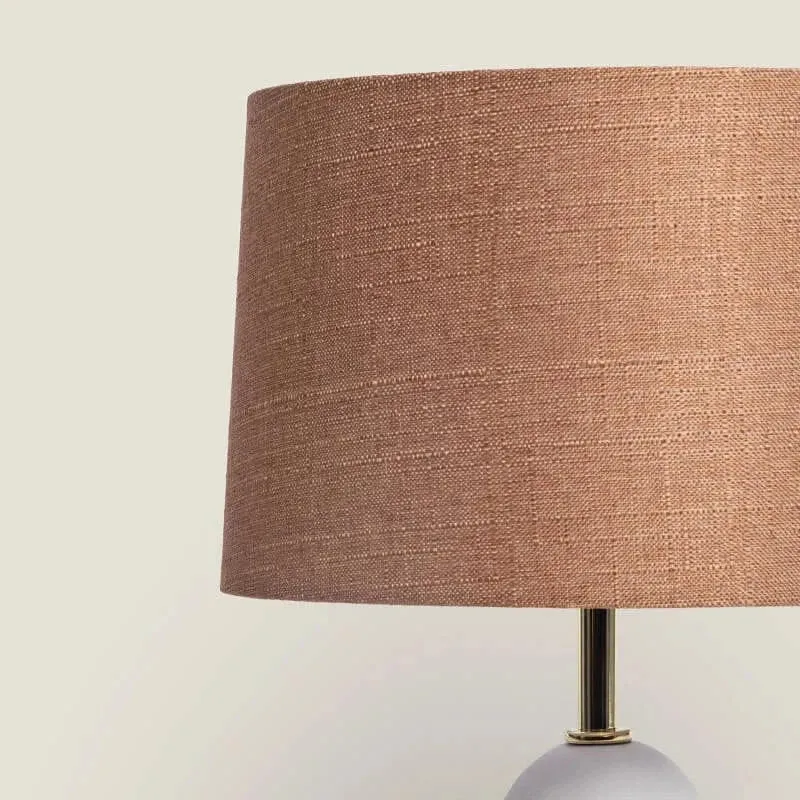 Lampe à Poser Ceramique blanche et abat jour taupe