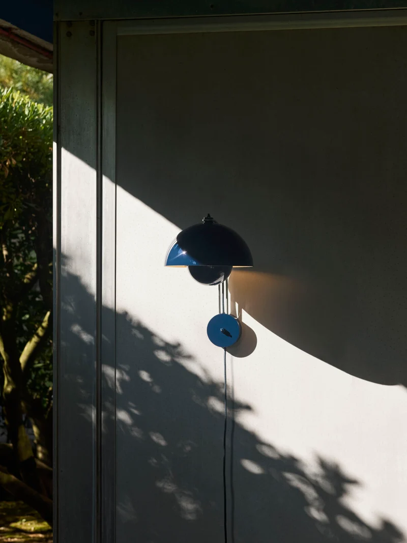 FLOWERPOT VP8 - VÆGLAMPE - STEEL BLUE