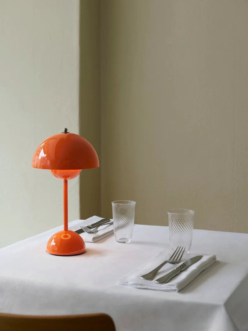 FLOWERPOT VP9 - PORTABLE BORDLAMPE- ZESTY ORANGE