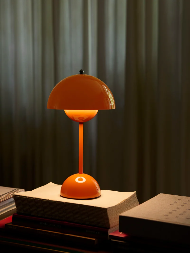 FLOWERPOT VP9 - PORTABLE BORDLAMPE- ZESTY ORANGE