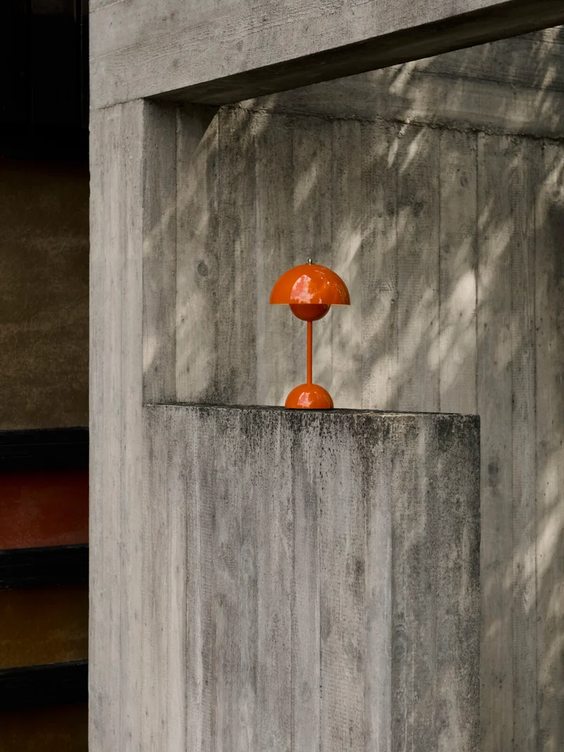 FLOWERPOT VP9 - PORTABLE BORDLAMPE- ZESTY ORANGE