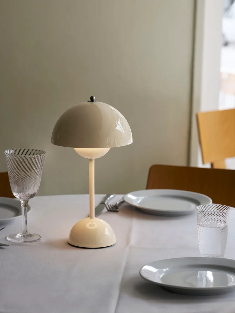 FLOWERPOT VP9 - PORTABLE BORDLAMPE- IVORY