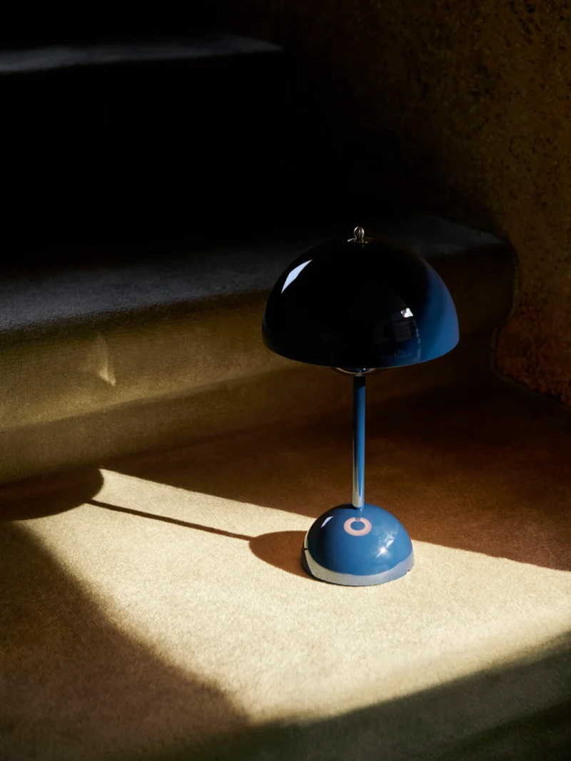 FLOWERPOT VP9 - PORTABLE BORDLAMPE - STEEL BLUE