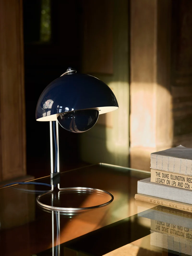 FLOWERPOT VP4 - BORDLAMPE - BLUE STEEL