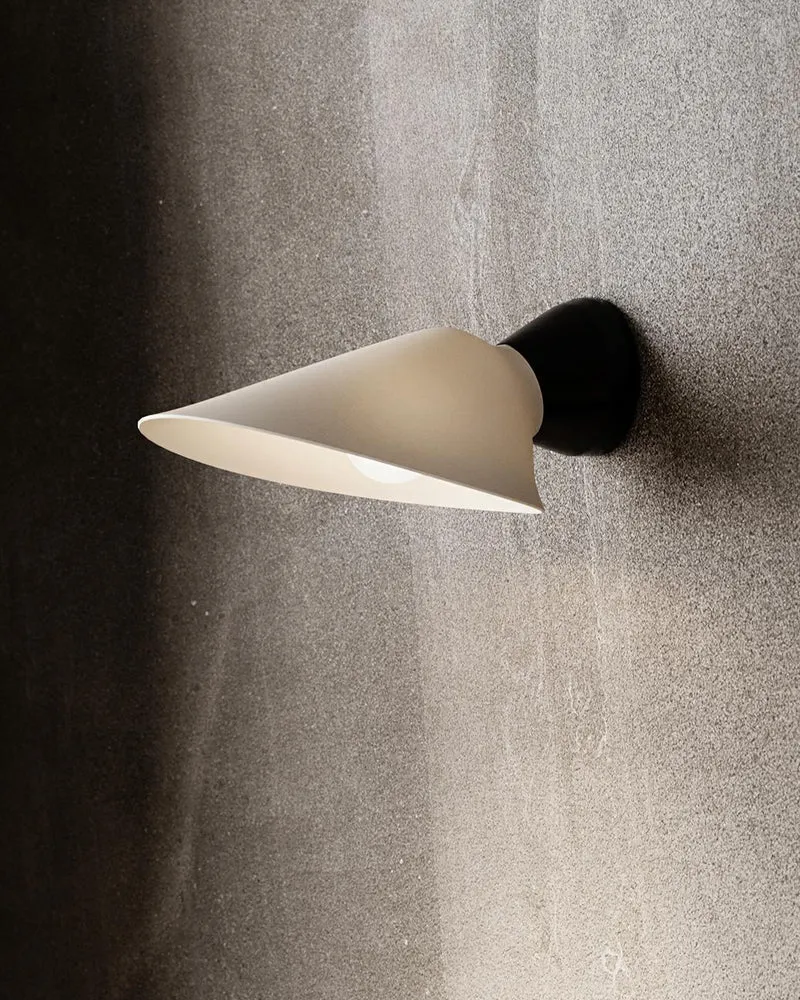 DCWéditions Plume Væglampe - Sort / Porcelæn