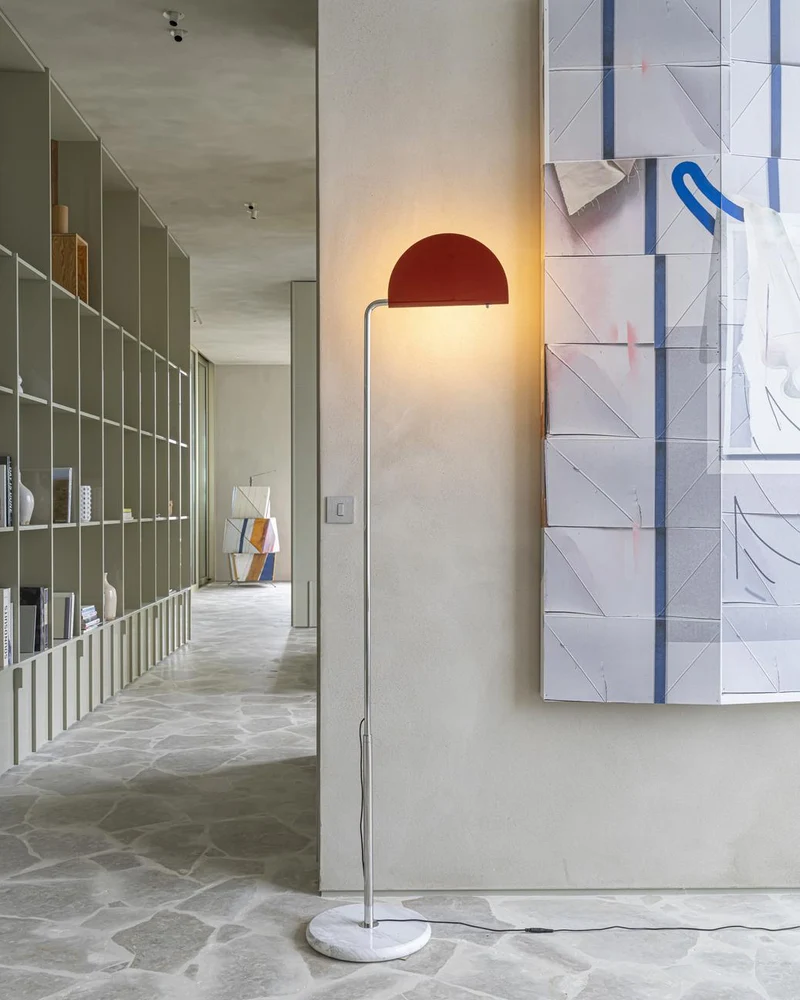 DCWéditions Mezzaluna Gulvlampe - White Marble / Red