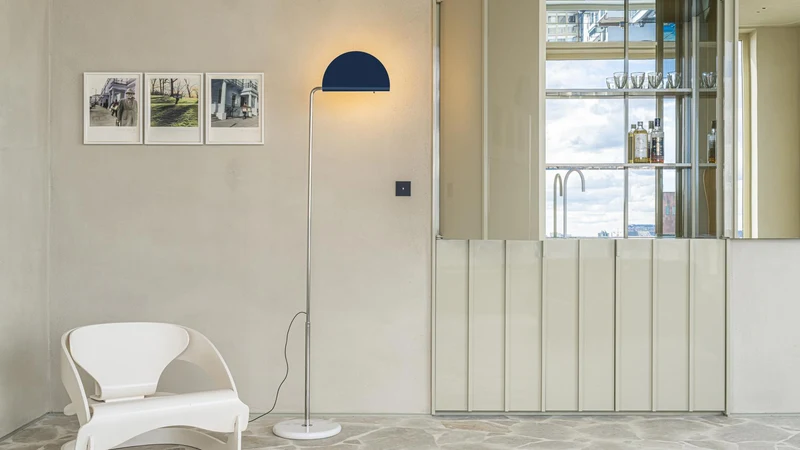 DCWéditions Mezzaluna Gulvlampe - White Marble / Blue