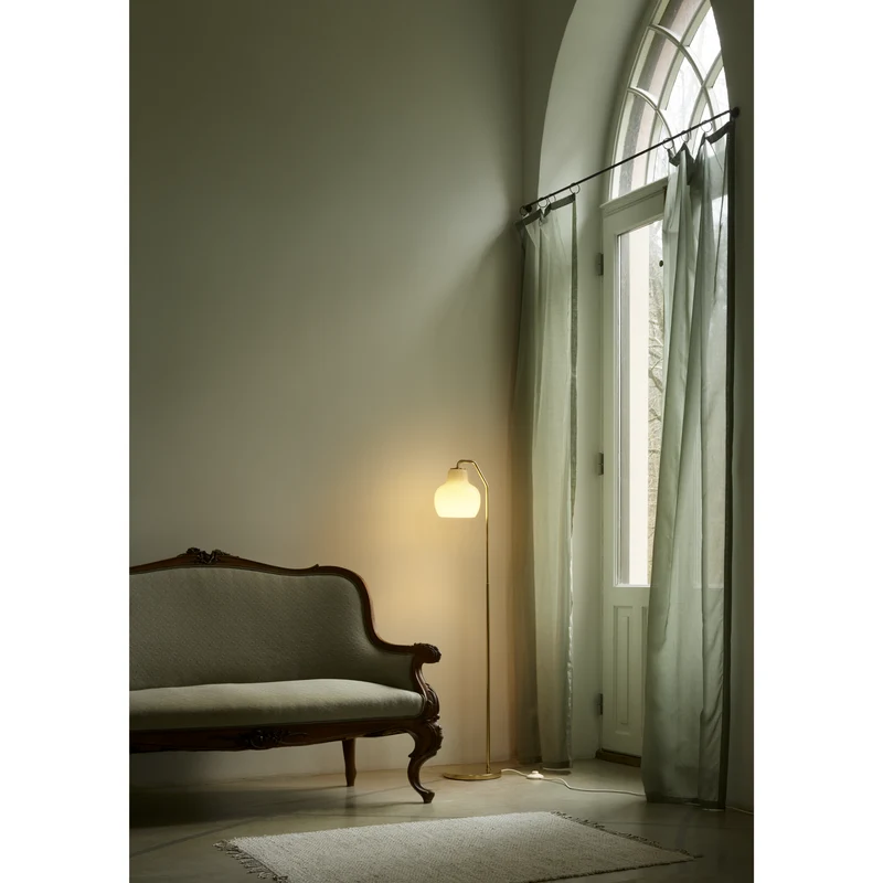 VL RINGKRONE - GULVLAMPE - MESSING/OPAL GLAS