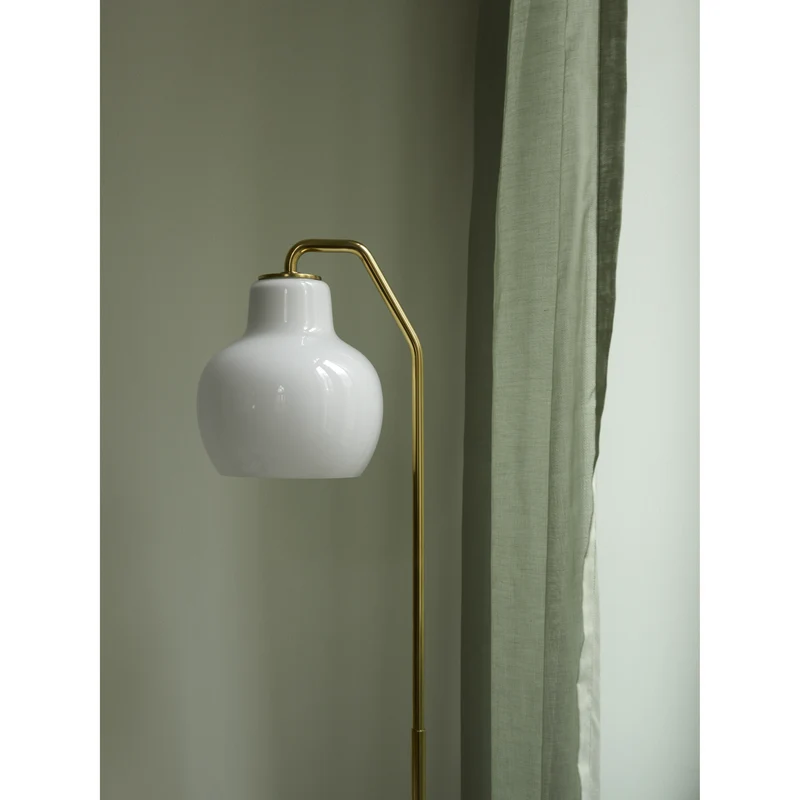 VL RINGKRONE - GULVLAMPE - MESSING/OPAL GLAS
