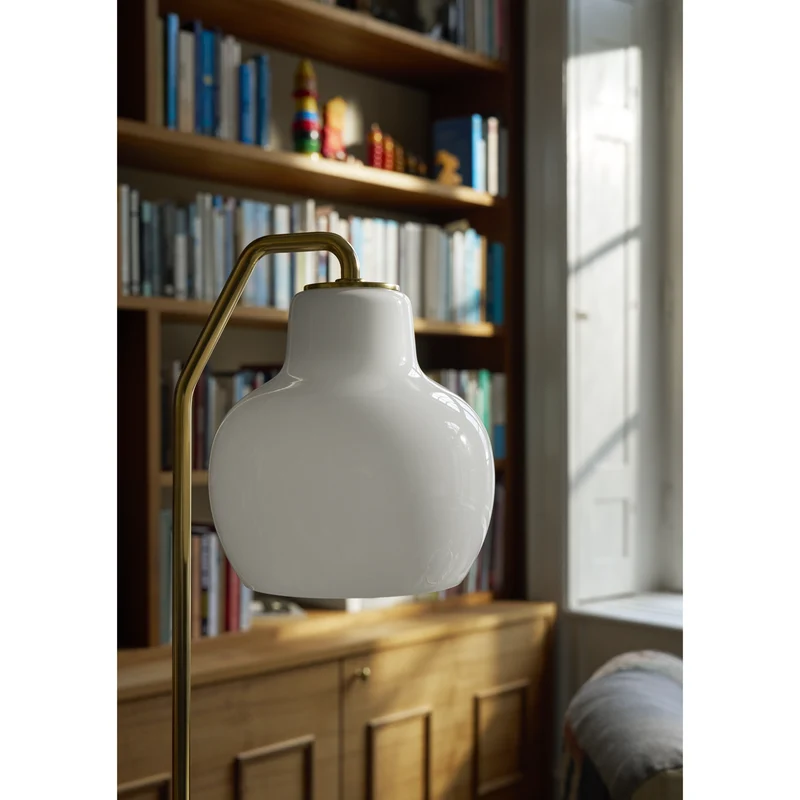 VL RINGKRONE - GULVLAMPE - MESSING/OPAL GLAS