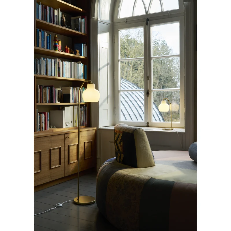 VL RINGKRONE - GULVLAMPE - MESSING/OPAL GLAS
