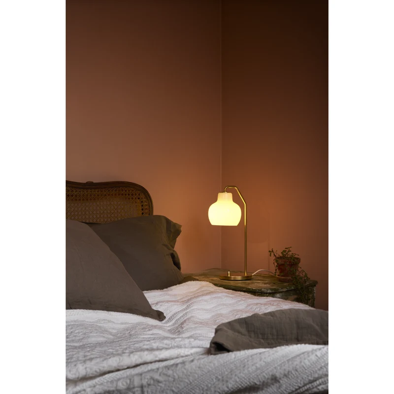 VL RINGKRONE - BORDLAMPE - MESSING/OPAL GLAS