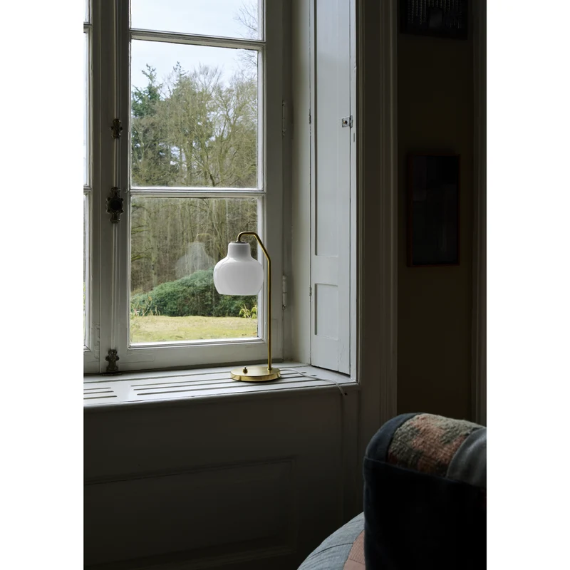 VL RINGKRONE - BORDLAMPE - MESSING/OPAL GLAS