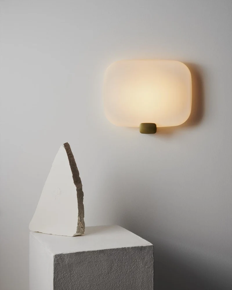 DCWéditions Light Me Tender M Væglampe - Horizontal/Brass