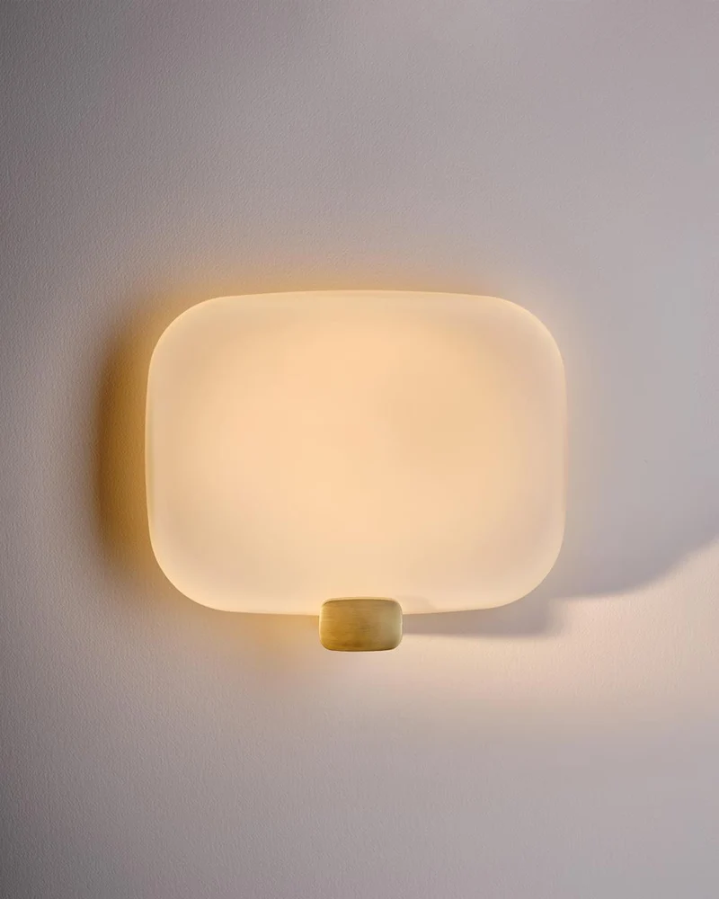 DCWéditions Light Me Tender M Væglampe - Horizontal/Brass