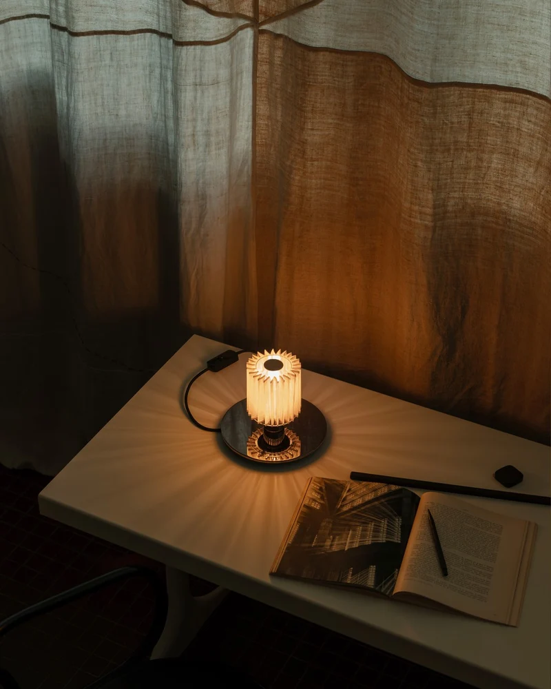 DCWéditions In The Sun 220 Bordlampe - Silver/Gold