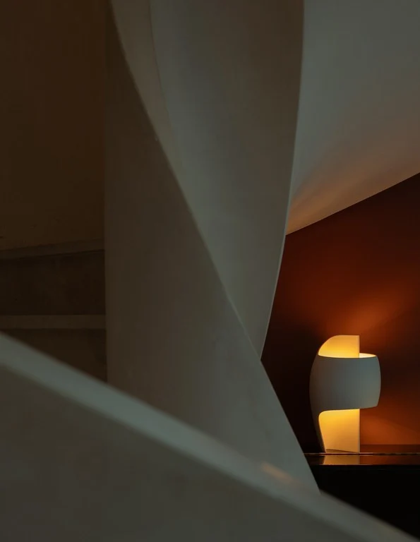 DCWéditions Grande B Bordlampe - Gypsum/Aluminium