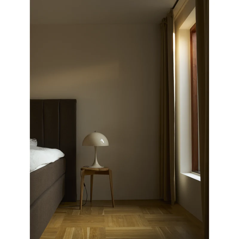 Panthella 320 - Bordlampe - OPAL BEIGE