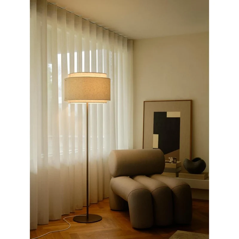 TAKAI GULVLAMPE BRUNERET MESSING/HØR STOF