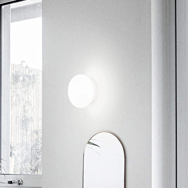 Applique murale blanche bouton