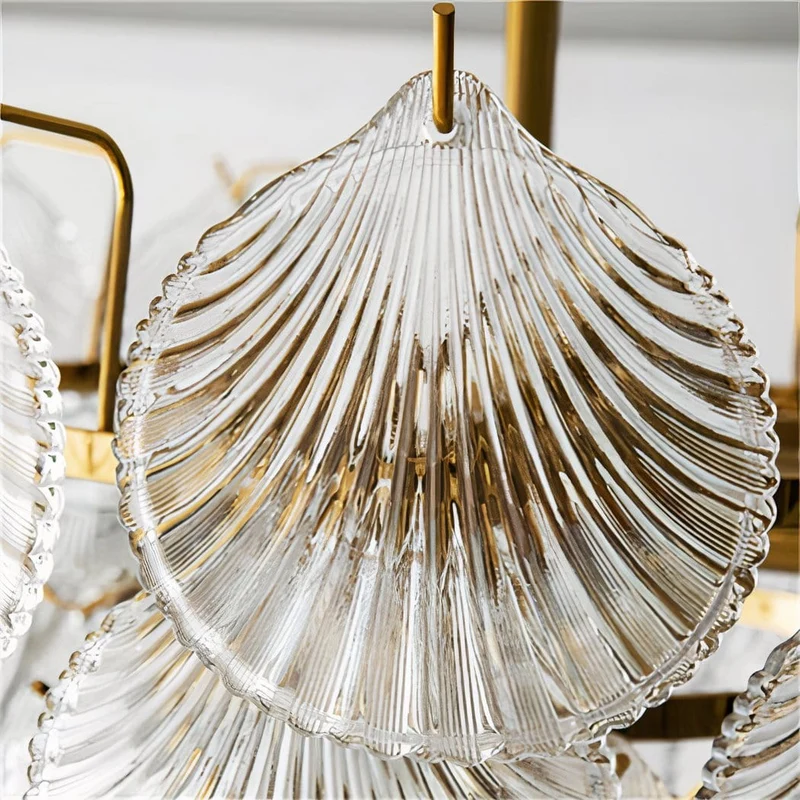 Lustre coquillage design moderne salon doré