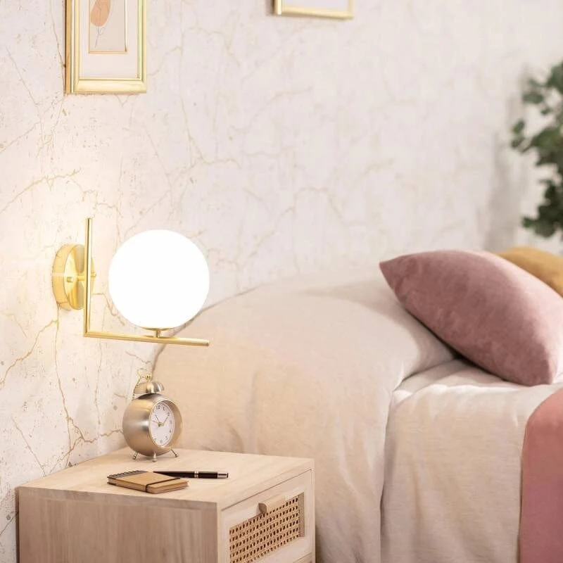 Luminaire Mural Or et Boule Blanche Chambre