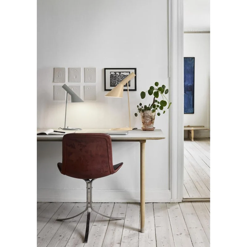 AJ Mini - Bordlampe Louis Poulsen - (Warm Grey, Justerbart Skærm)