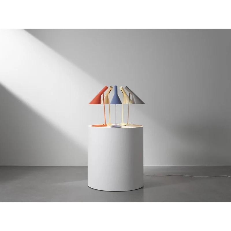 AJ - Bordlampe - Warm Grey