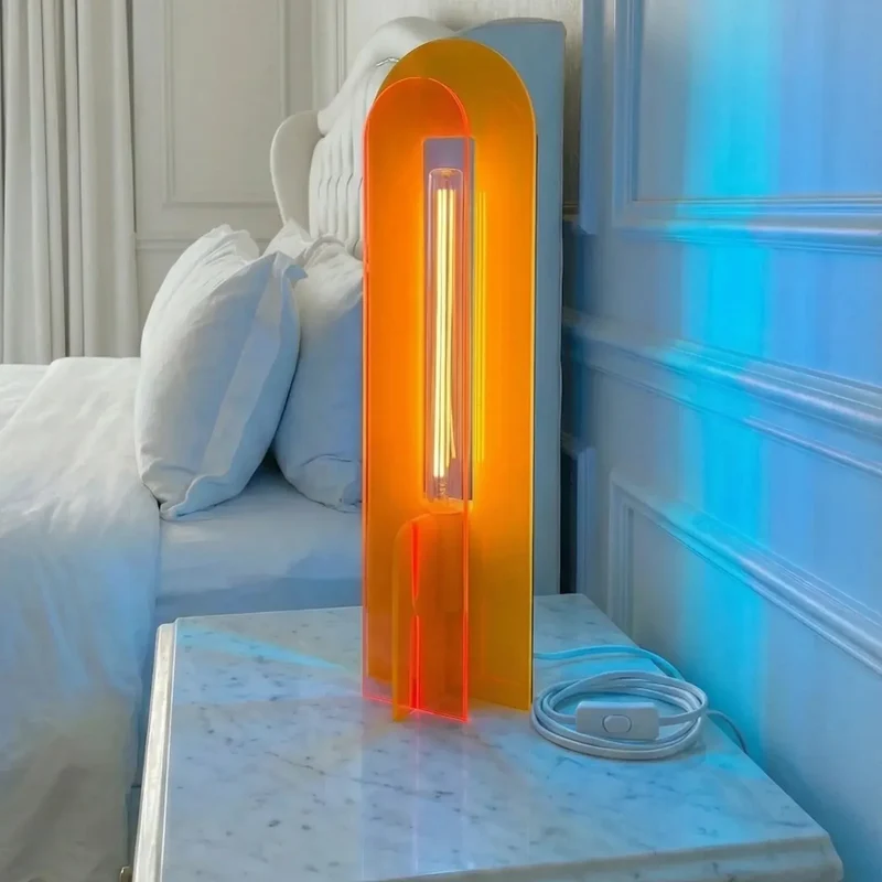 Lampe de table Andy – Design Pop Art en acrylique coloré